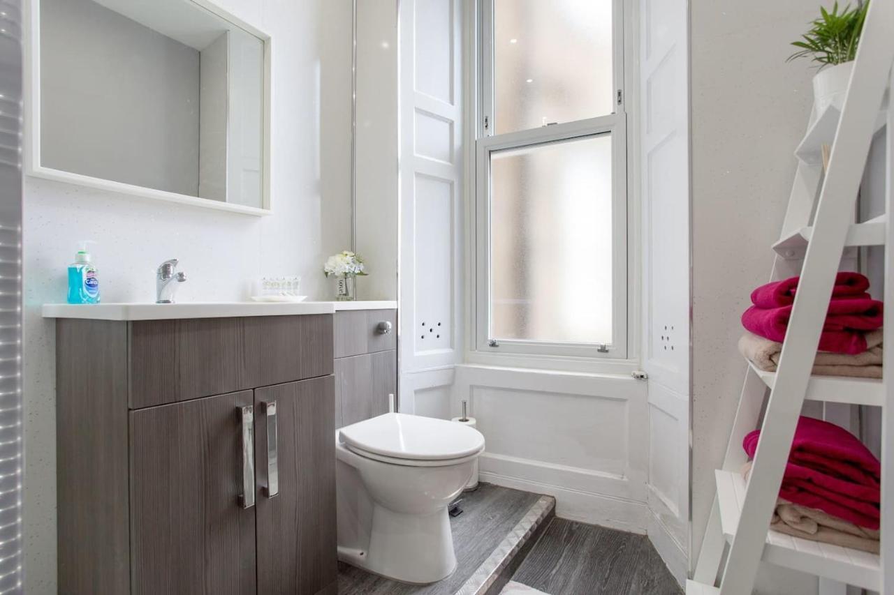 Stunning 2-Bed Apartment In Central Edimburgo Esterno foto